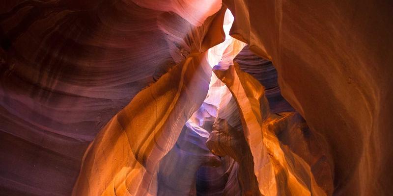 太阳能储能系统双赢策略：峰谷套利与辅助服务如何提升绿色能源收益